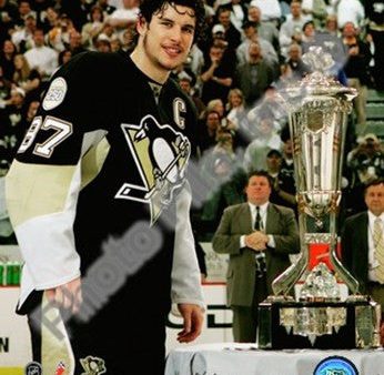 Sidney Crosby with the 2007-08 Prince of Wales Trophy Cheap